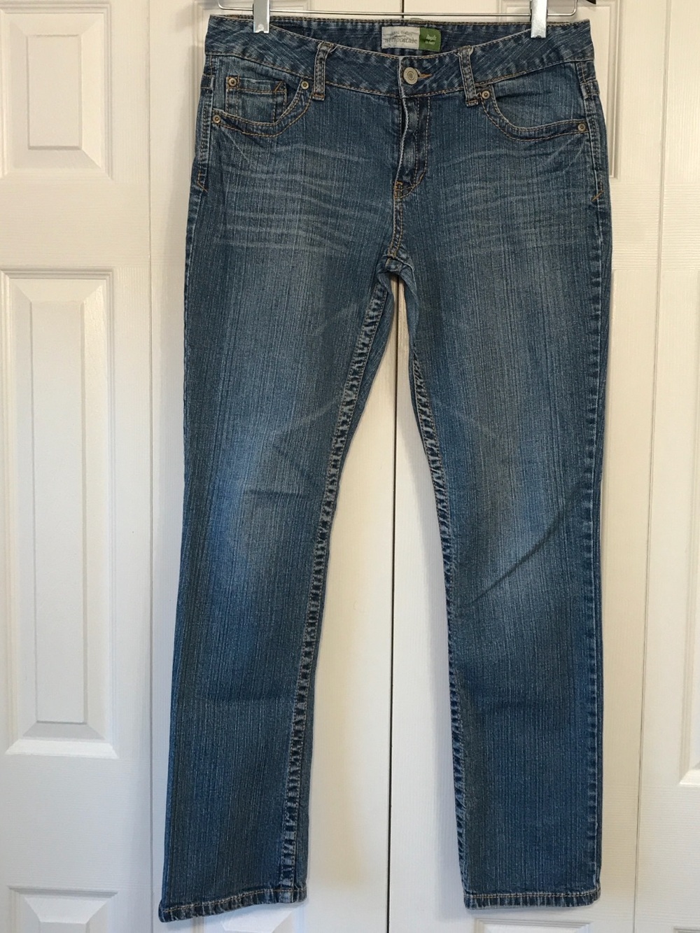 Aeropostale Women's Straight Leg Jeans - Medium Blue Wash